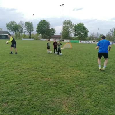 Training F-Jugend mit Spielern der 1. Mannschaft