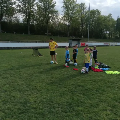 Training F-Jugend mit Spielern der 1. Mannschaft
